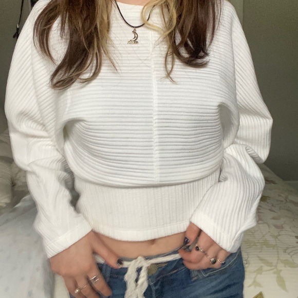 batwing sleeve white sweater - Picture 2 of 5